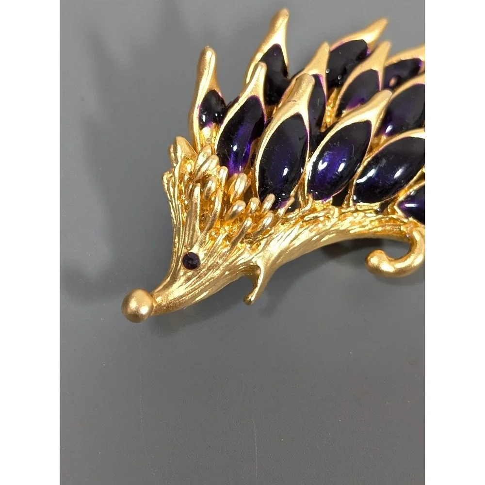Vintage Gold Tone‎ Hedgehog Brooch Purple Enamel Figural Pin Animal